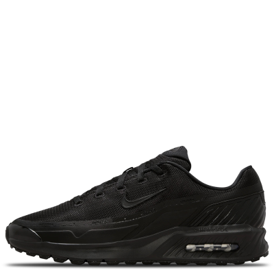 El Nike Air Max Bia “Triple Black” combina una estética completamente negra con una construcción ligera y versátil. Su upper de malla transpirable, unidad Max Air en el talón y suela de goma tipo Waffle ofrecen comodidad, amortiguación y tracción para el uso diario. Una propuesta minimalista que mantiene la esencia deportiva de la línea Air Max.