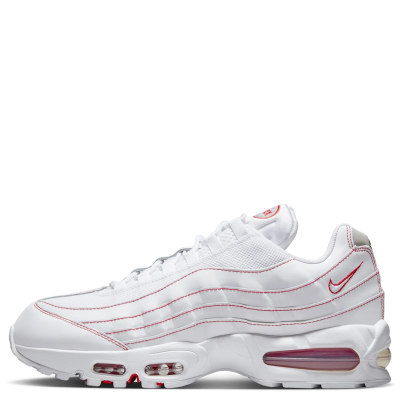 El Nike Air Max 95 OG “Big Bubble Red” recupera la esencia del Air Max 95 original de 1995, una silueta inspirada en la anatomía humana y la estética del running de los 90. Su diseño destaca por las capas onduladas, la amortiguación Max Air visible en el talón y antepié y los contrastes en rojo sobre una base gris y negra. Una pieza que representa innovación, historia y la evolución del running de Nike.