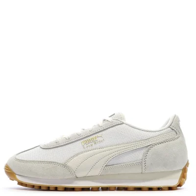 El Puma Easy Rider Vintage “Clásico” combina una estética deportiva y retro con una silueta ligera y cómoda, ideal para mujeres que buscan una zapatilla para acompañar sus sesiones de gimnasio y entrenamientos. Funciona especialmente bien con shorts deportivos, buzos deportivos o joggers, mientras que su comodidad también permite llevarla durante el día. Una propuesta que une el estilo vintage con la funcionalidad deportiva, perfecta para acompañarte dentro y fuera del gym.